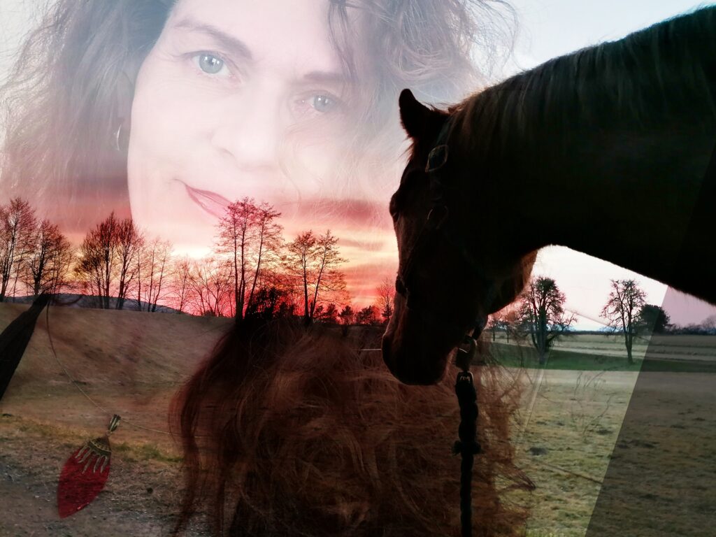 Sonnenuntergang Pferd und Frau. Romantisch, zwei Bilder ineinander